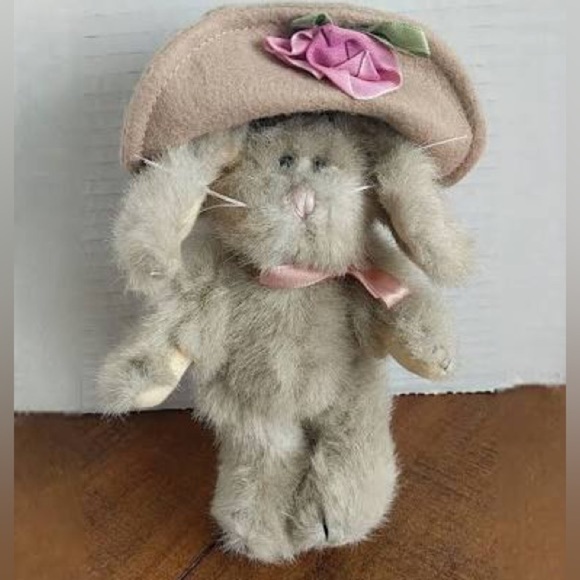 Boyds Bears and Friends Josephine Jointed Bunny with Hat 1990-96 NWT - Picture 1 of 8